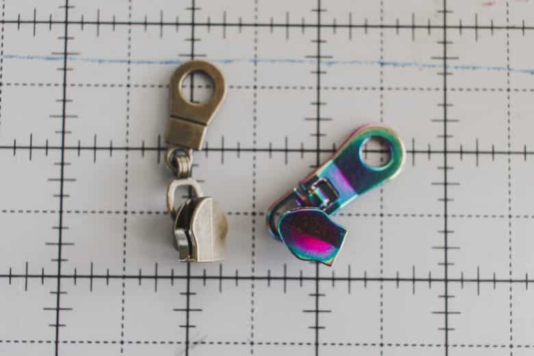 back side of zipper tab
