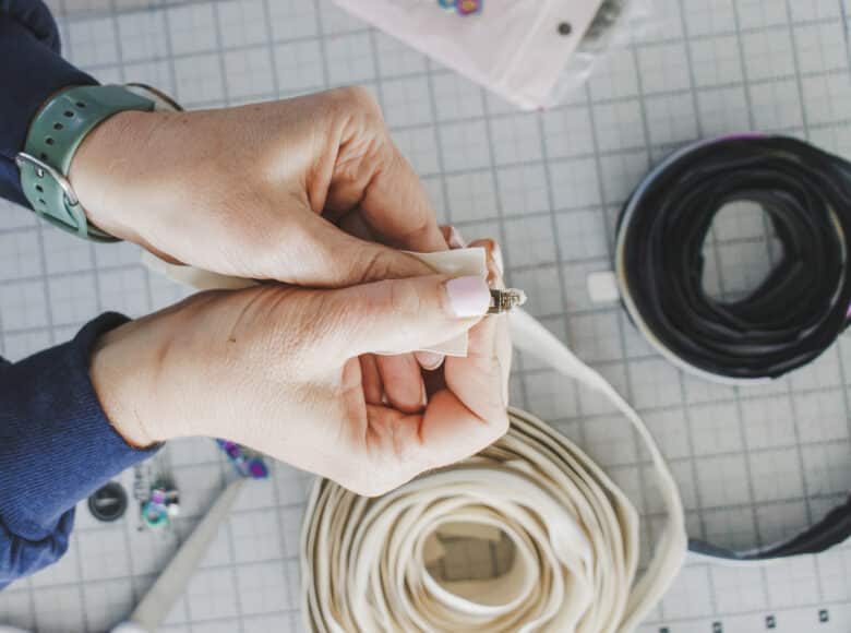 how to add zipper tab to zipper tape